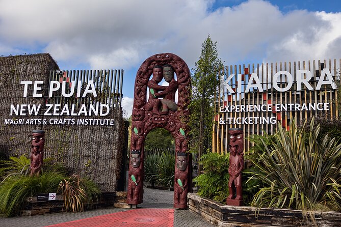 2-Day Hobbiton, Rotorua, Waitomo Caves Tour from Auckland with Accommodation - An evening with Mitai Māori Village