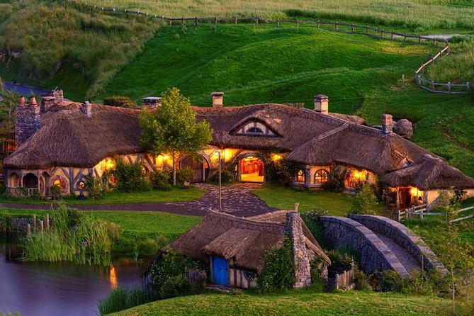 2 Day Waitomo Caves, Hobbiton Movie Set and Rotorua Tour from Auckland - Why the overnight plan makes sense