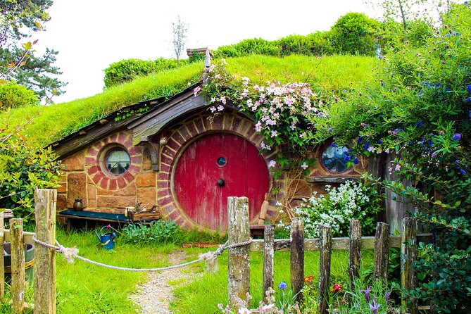 2 Day Waitomo Caves, Hobbiton Movie Set and Rotorua Tour from Auckland - Transport, bus changes, and the practical rhythm