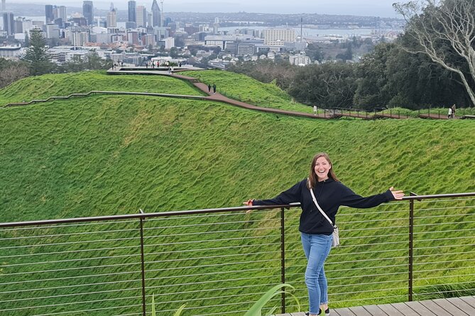2025 Award Winning: Auckland City Highlights Half Day Tour - Mount Eden: the tour’s defining viewpoint