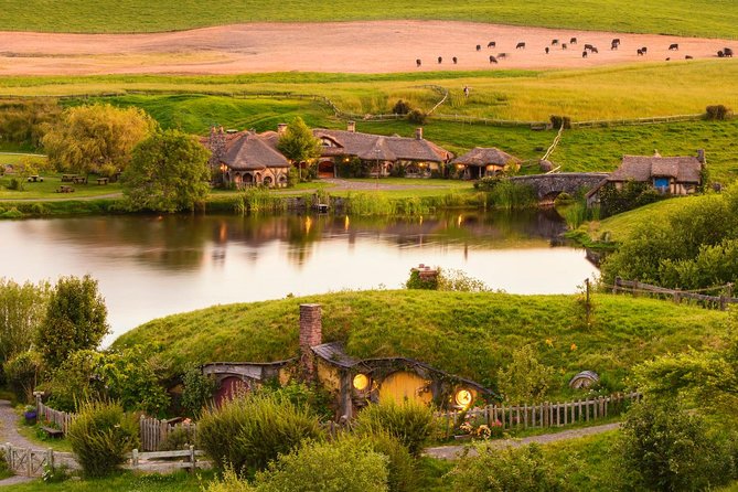 3 Day Waitomo Caves, Hobbiton Movie Set and Rotorua Tour from Auckland - Why this three-day route works from Auckland