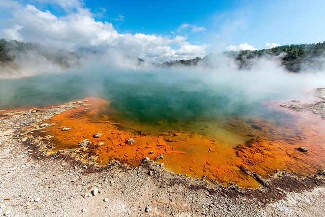 3 Day Waitomo Caves, Hobbiton Movie Set and Rotorua Tour from Auckland - Day one: from Auckland to the glowworm caves