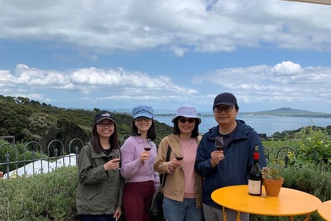 4.5-Hour Scenic Wine Tour with Private Guide & Up to 12 Tastings - Batch Winery gives you the lunch choice