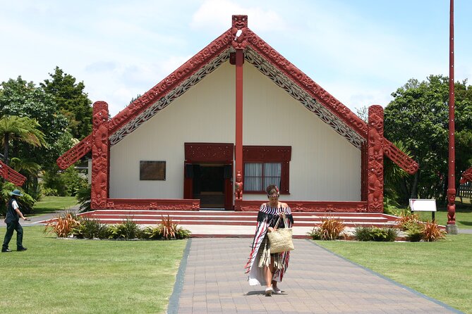 5-Day Bay of Islands, Auckland, Hobbiton, Rotorua & Waitomo Tour - Day 4: Waitomo’s glowworms and Te Puia’s geothermal valley