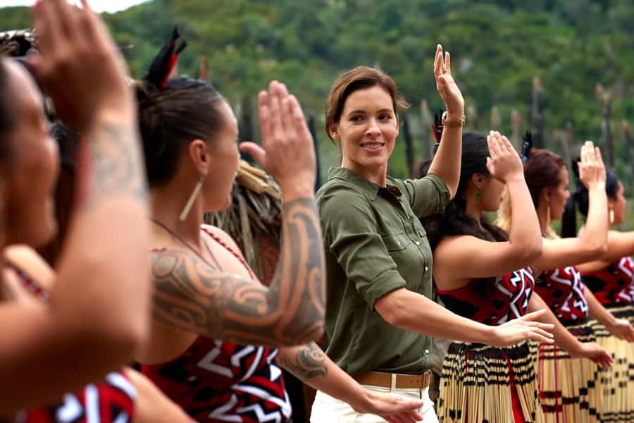 AKL: Te Puia Maori Haka, Kiwi Birds, Redwood & Blue Springs - Te Puia puts geothermal power and Māori arts together