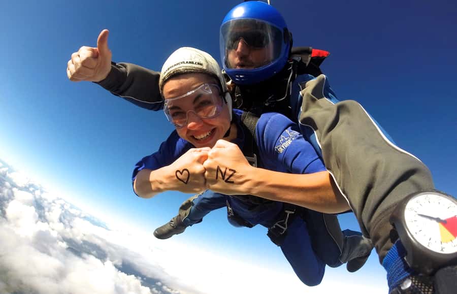 Auckland: 13000, 16000, or 18000-Foot Tandem Skydive - Reaching Parakai from Auckland City
