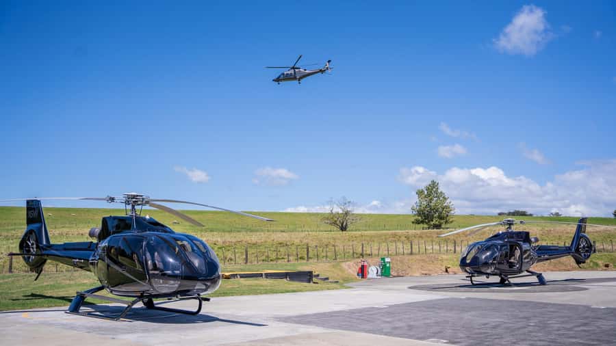 Auckland: 20min Helicopter scenic flight - City & Volcanoes - Looking down on Auckland’s western and central sights
