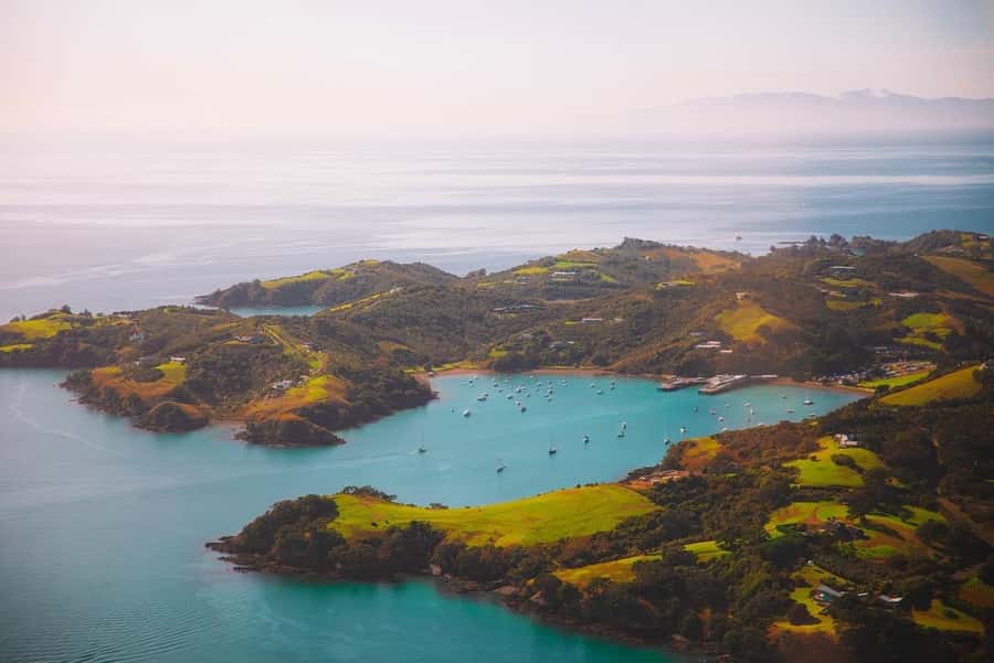 Auckland: 20min Helicopter scenic flight - City & Volcanoes - Rangitoto’s crater from the air