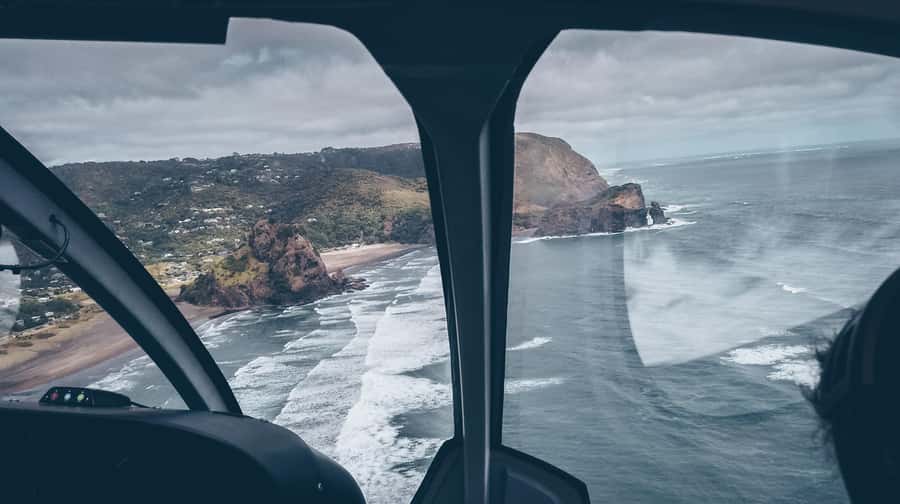 Auckland: 36 min scenic helicopter flight - Coast to Coast - Auckland’s city center from the helicopter