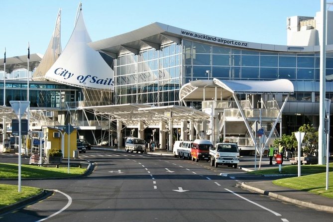 Auckland Airport Private One-Way or Round-Trip Transfer - Who should book this transfer?