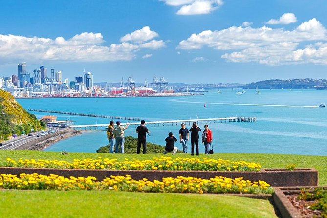 Auckland City Private Tour for Couples. Be chauffeur driven with added extras. - Why a private car works well in Auckland
