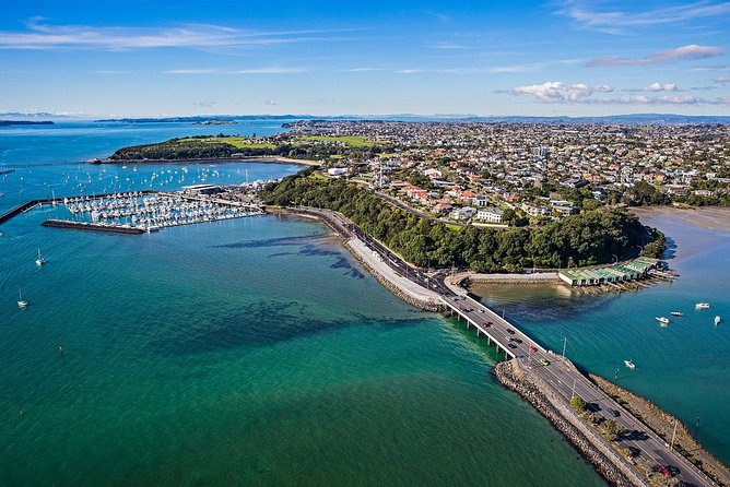 Auckland Coastal Experience - Small Group City & Beach Tour Incl. Wine Tasting - An eight-hour look at Auckland’s two coasts