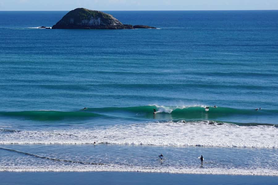 Auckland: Group Surfing Lesson with Muriwai Surf School - What the small group size means