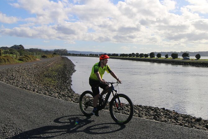 Auckland Half Day E-Bike Excursion - Western Springs Lake and Meola Peninsula