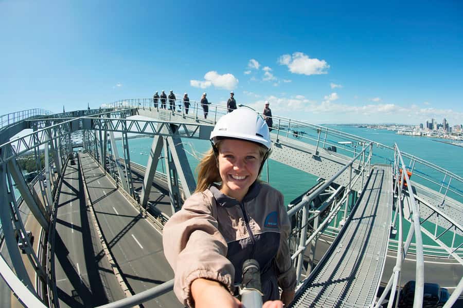 Auckland Harbor Bridge: Bridge Climb - Reaching the curved arches and summit