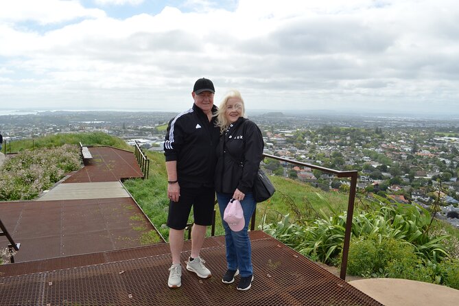 Auckland Highlights Full Day Guided Tour - MJ Savage Memorial Park and the road west