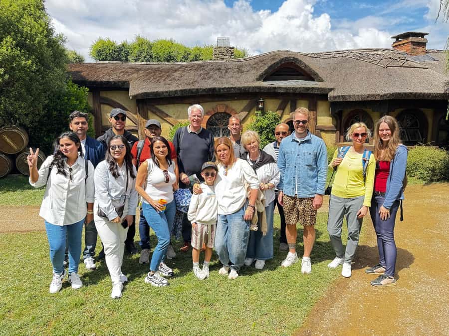 Auckland: Hobbiton and Rotorua Day Tour including Te Puia - Why this Auckland day trip works