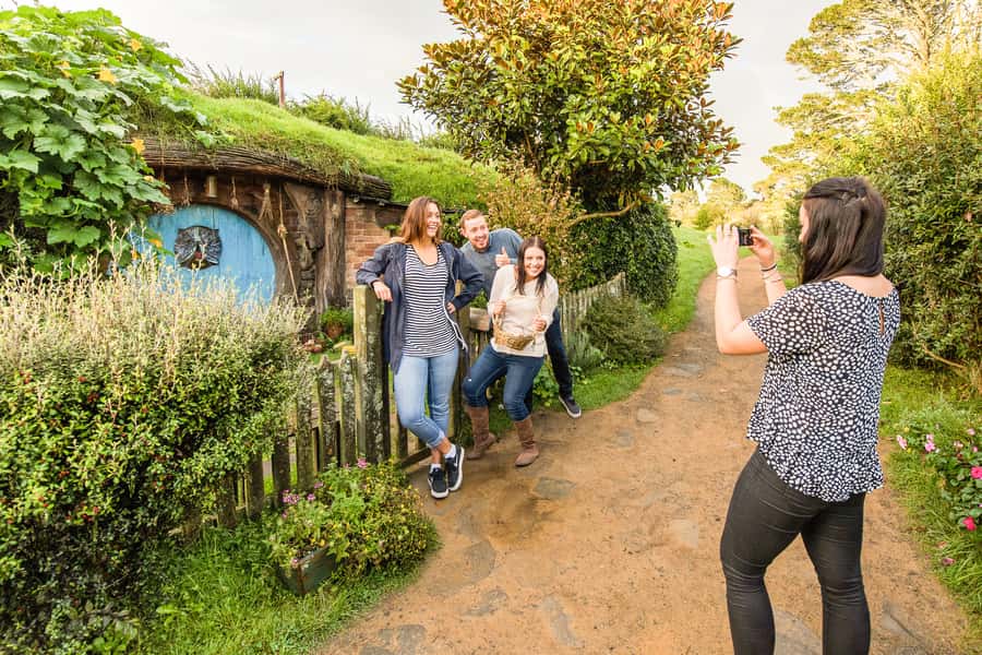 Auckland: Hobbiton Movie Set Tour with Lunch - Bag End and the Hobbit homes