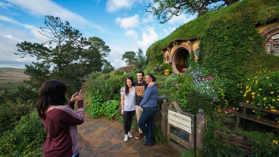 Auckland: Hobbiton & Waitomo Caves Small-Group Tour & Lunch - Is $226 good value?