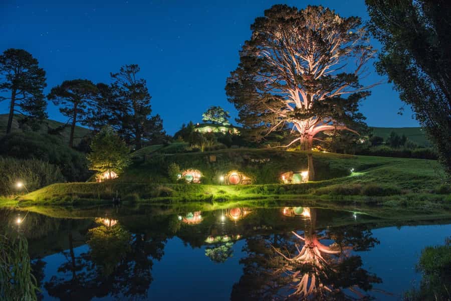 Auckland: Hobbiton & Waitomo Glow Worm Caves Private Tour - The early Auckland pickup and private drive