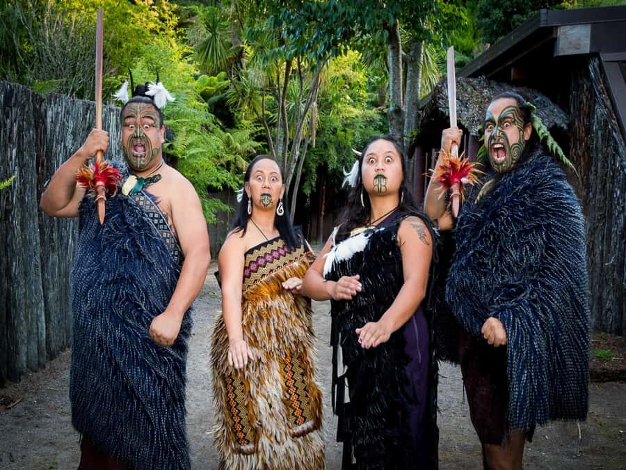 Auckland: Rotorua Tour with Mitai Māori Village & Wai-O-Tapu - The early road through Waikato