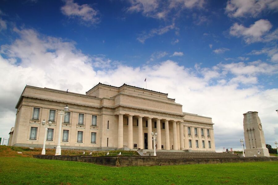 Auckland Scenic Half-Day City Sightseeing Tour - The café break before Mount Eden