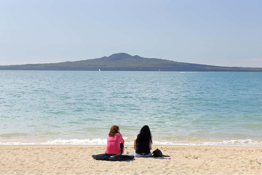 Auckland Scenic Half-Day City Sightseeing Tour - Mount Eden’s crater and 360-degree views