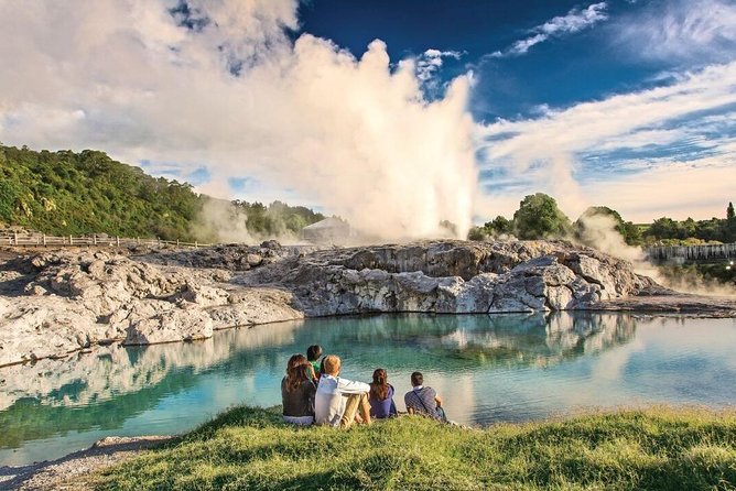 Auckland to Hobbiton Movie Set and Rotorua's Geothermal Valley - What the long day feels like in practice