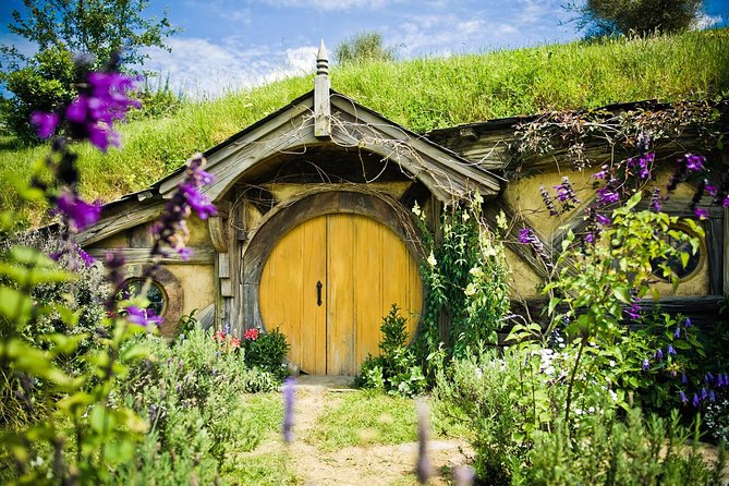 Auckland to Rotorua via Hobbiton Movie Set Tour - One Way - Why this Auckland to Rotorua route makes sense