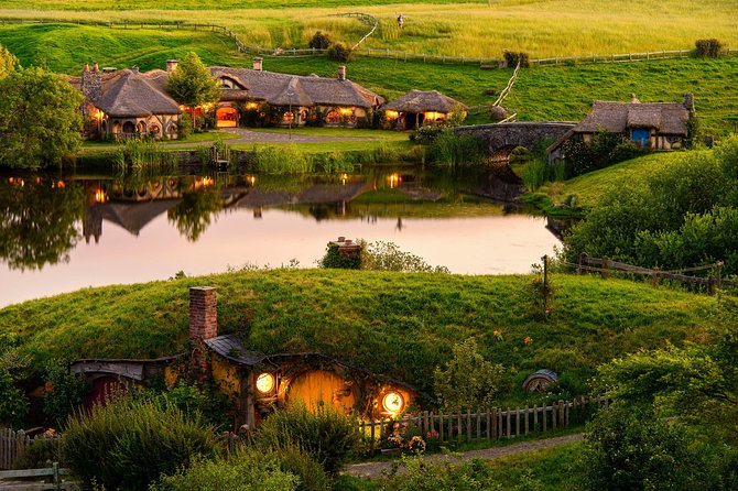 Auckland to Rotorua via Hobbiton Small Group Tour (One Way) - Key points at a glance