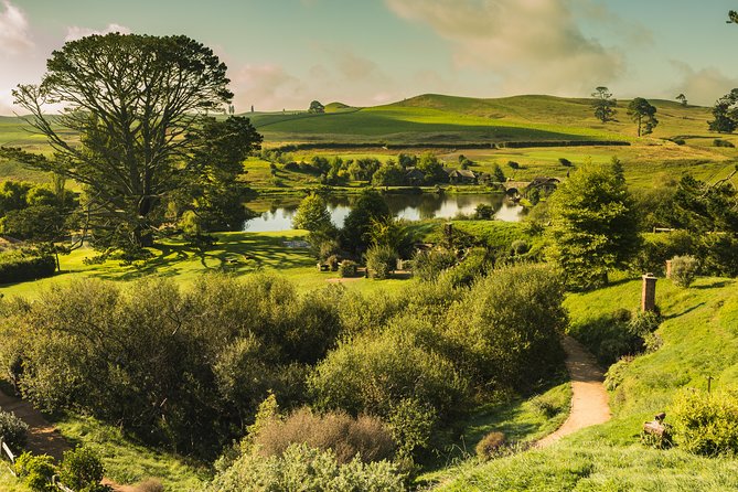 Auckland to Waitomo Caves and Hobbiton Movie Set Private Tour - The long-day tradeoff