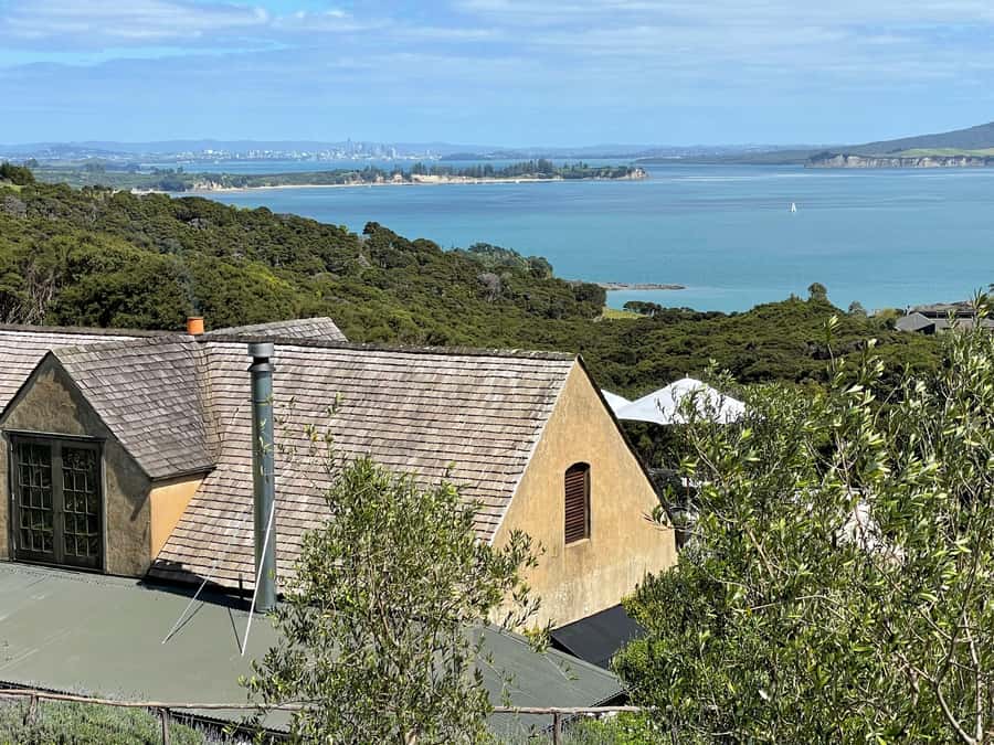 Auckland: Waiheke Island Luxury Experience Private Tour - Three wineries, three chances to taste Waiheke