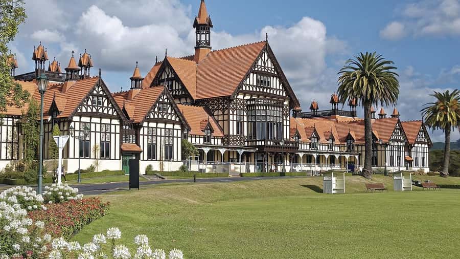 Auckland: Waitomo Caves & Rotorua - Te Puia Small-Group Tour - Should you book it?
