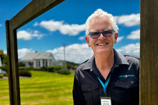 Auckland West Vineyard Tour with lunch and tastings incl - Guides, pickup, and the pace of a private tour