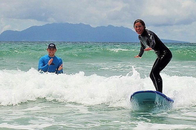 Beginner Surf Lesson at Te Arai Beach - The beach and the beginner wave