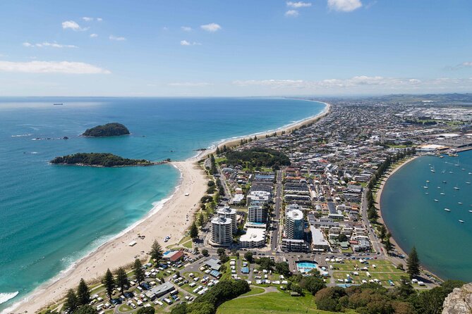 Cathedral Cove & Hot Water Beach with Lunch from Auckland - Hot Water Beach is simple, strange, and tide dependent