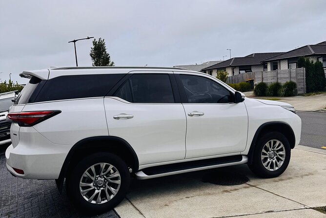 Direct & Quick Auckland Airport Transfer to/from Hotel in SUV - Help for families and passengers with luggage