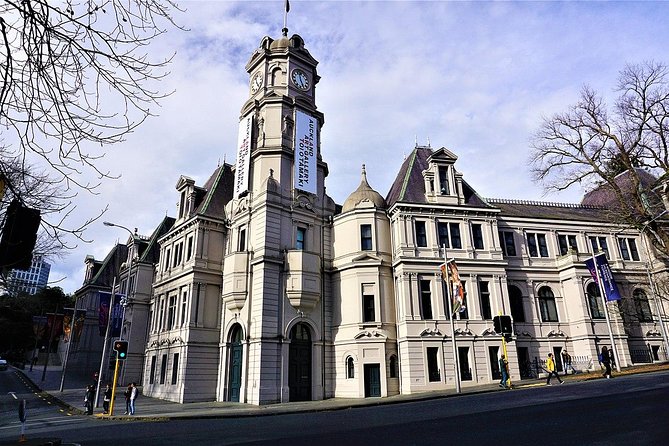 Explore Auckland: Self Guided Audio Tour - Albert Park and the final stretch