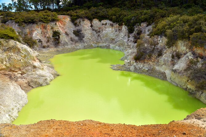 From Auckand: Waiotapu and Polynesian Spa Rotorua Day Tour - Guide quality and the small-group difference