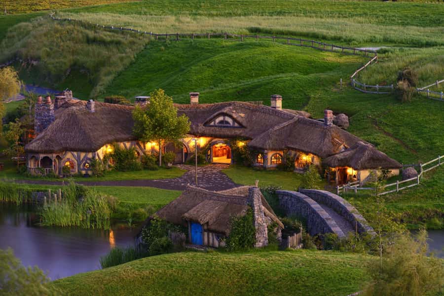 From Auckland: Hobbiton Movie Set - Private Tour - The advantage of a late departure