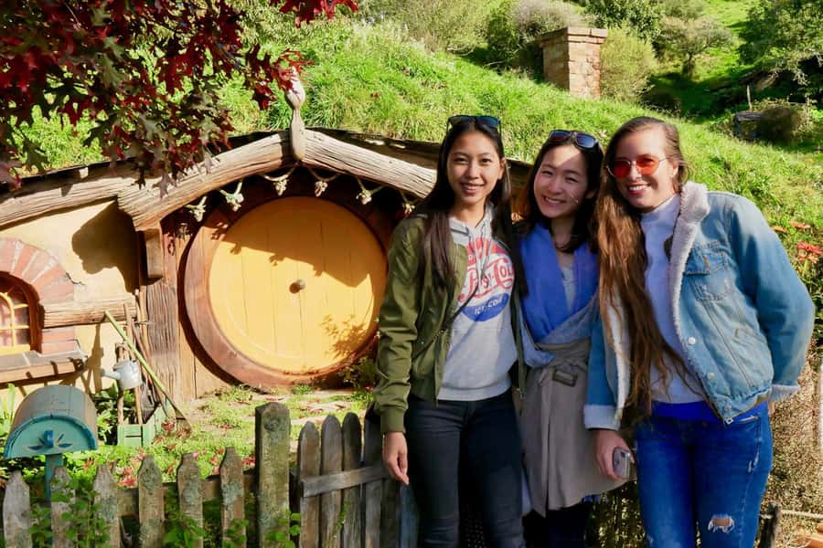 From Auckland: Hobbiton & Waitomo Caves Full-Day Trip - Why this two-attraction day works