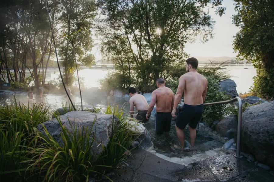 From Auckland: Wai-O-Tapu & Polynesian Spa Rotorua Day Tour - How the $221 price holds up
