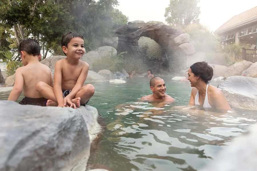 From Auckland: Wai-O-Tapu & Polynesian Spa Rotorua Day Tour - Should you book the Wai-O-Tapu and Polynesian Spa tour?