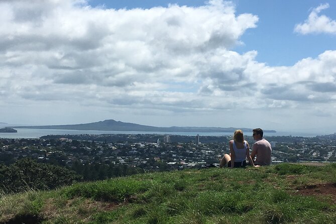 Full-Day Grand Auckland Volcanoes Tour - Lunch in central Auckland keeps the day flexible