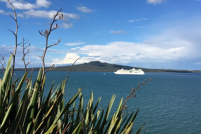 Full-Day Grand Auckland Volcanoes Tour - Lake Pupuke is a volcano hiding in plain sight