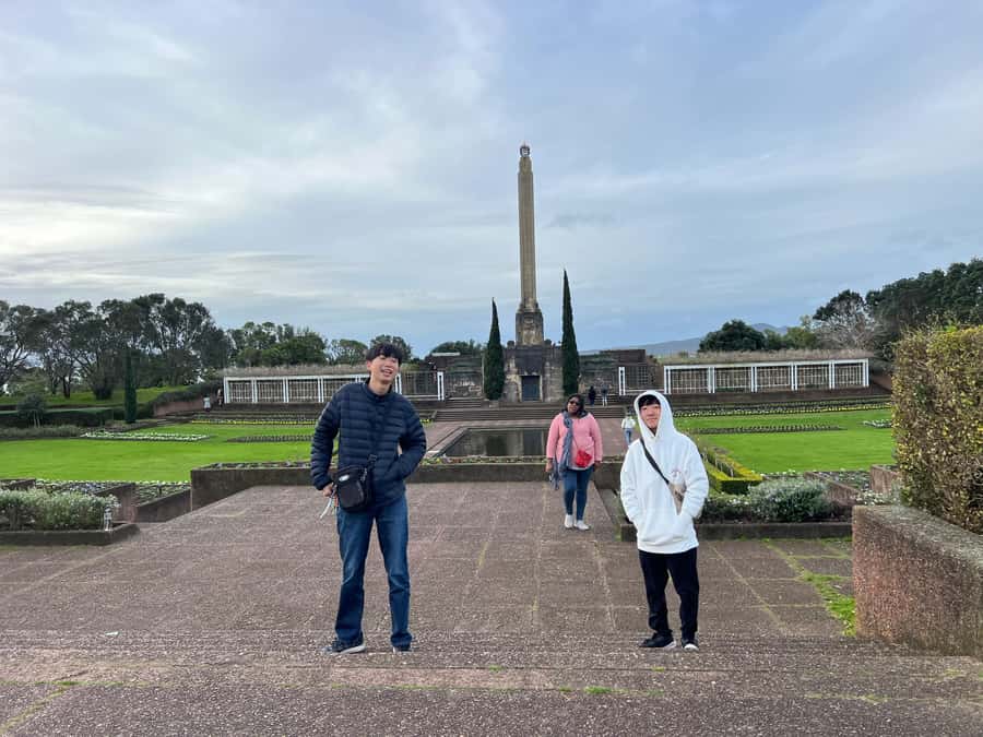 Half-Day Auckland City Highlights Tour with Hotel Pickup - Suburbs, return drive, and what the commentary adds