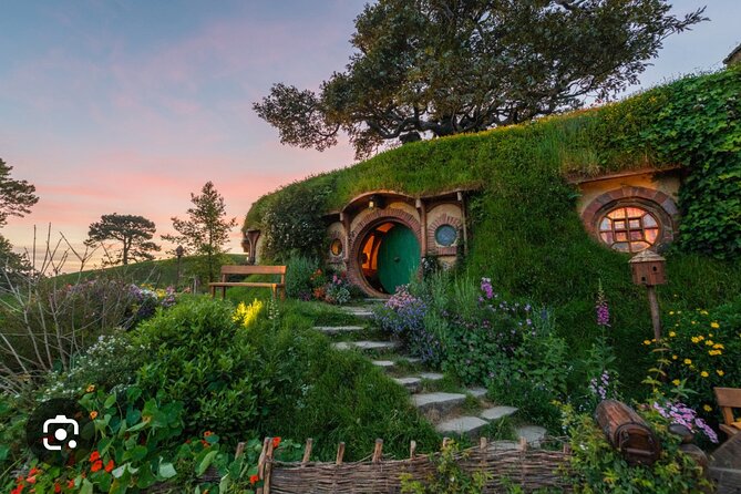 Hobbiton and Waitomo Caves Arrive in Comfort and Style - Two famous sights, one very full day