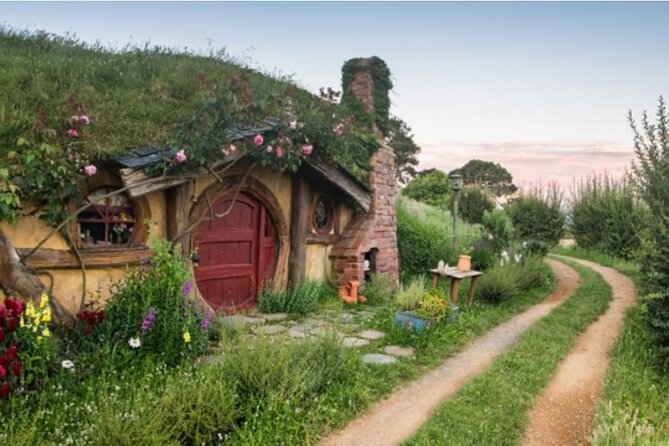 Hobbiton and Waitomo Caves Arrive in Comfort and Style - What your guide adds to the day