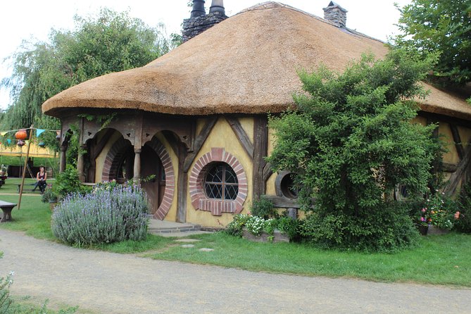 Hobbiton and Waitomo Caves from Auckland - Smaller Group - Lunch at the marquee and the value of included extras