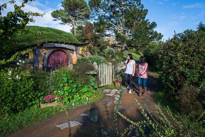 Hobbiton Movie Set day tour From Auckland - The long road from Auckland to Middle-earth